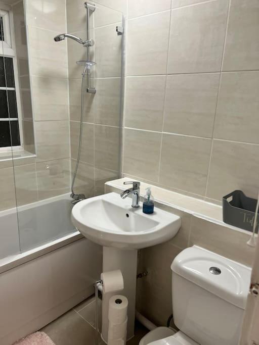 2 Bed Solihull Near Nec Airport, Jlr, Resort Wrld Exterior photo