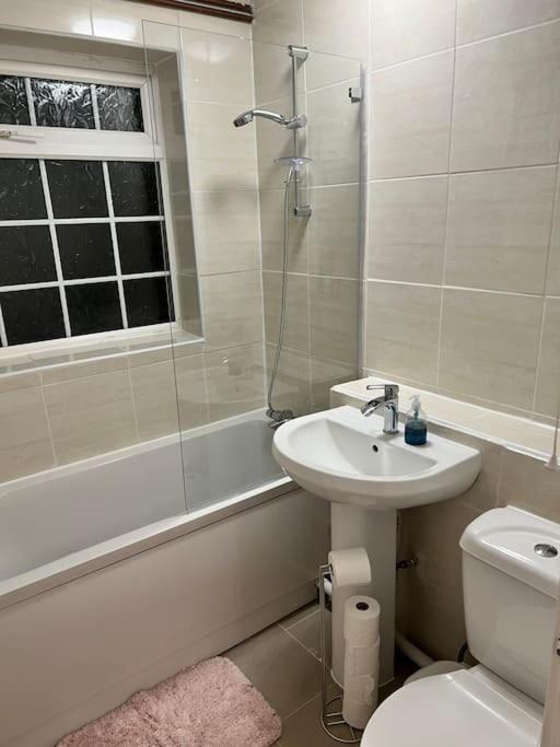 2 Bed Solihull Near Nec Airport, Jlr, Resort Wrld Exterior photo