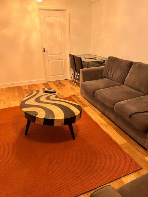 2 Bed Solihull Near Nec Airport, Jlr, Resort Wrld Exterior photo