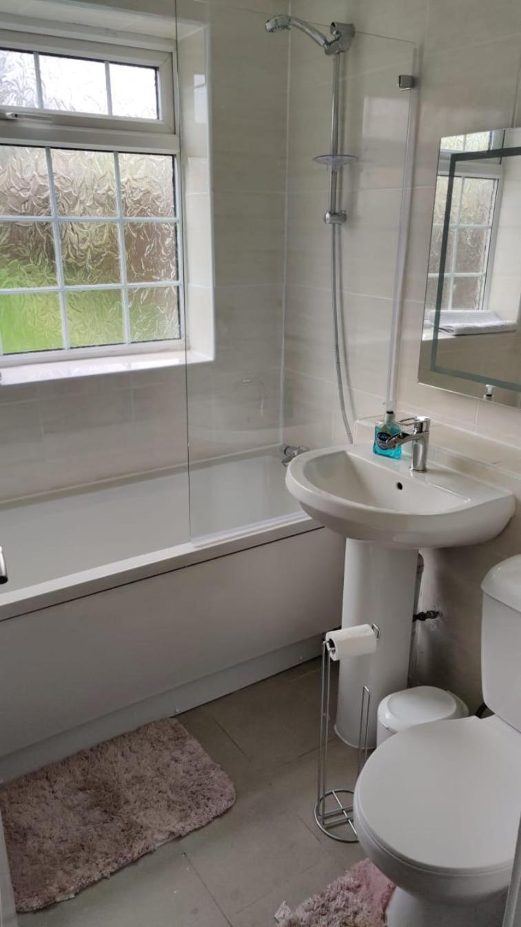 2 Bed Solihull Near Nec Airport, Jlr, Resort Wrld Exterior photo